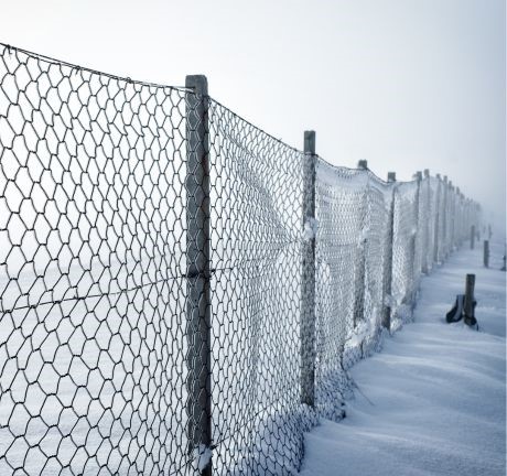 jak zabezpečit plot na zimu