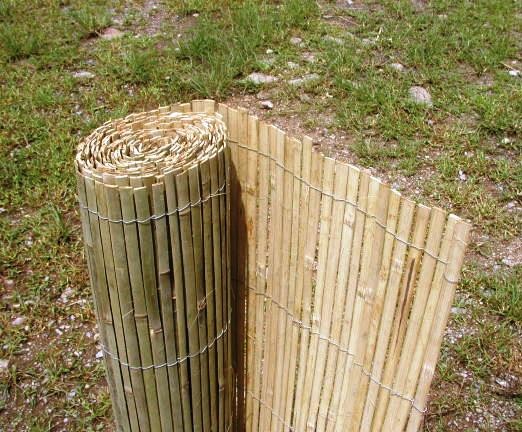 Štípaný bambus na zastínění plotu