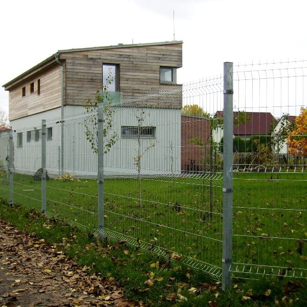 Panel 3D LIGHT pozink - moderní plot kolem domu