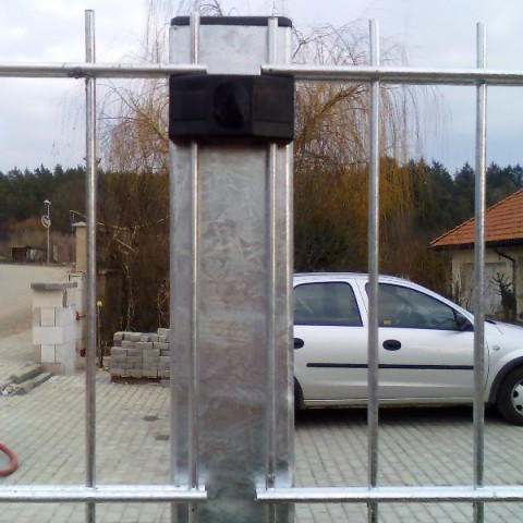 Plotový sloupek BRAVO 60/60/3000 mm bez děr pozinkovaný