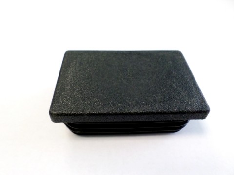 Plastová ucpávka na sloupek 40×60 mm v černé barvě